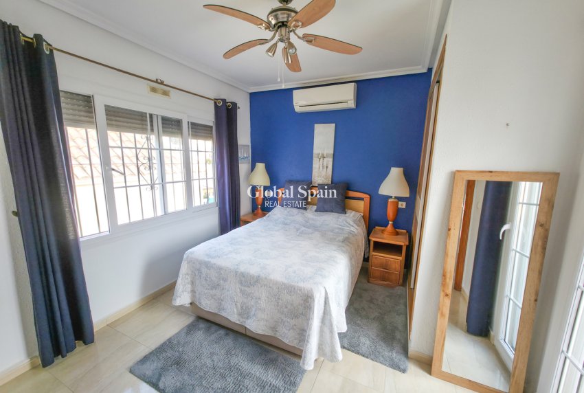 Resale - VILLA -
VILLAMARTÍN - Costa Blanca