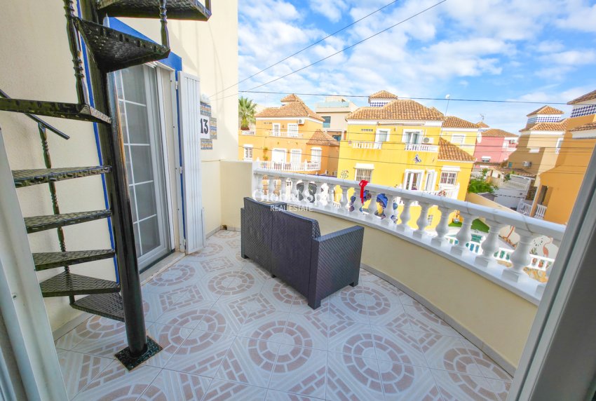 Resale - VILLA -
VILLAMARTÍN - Costa Blanca