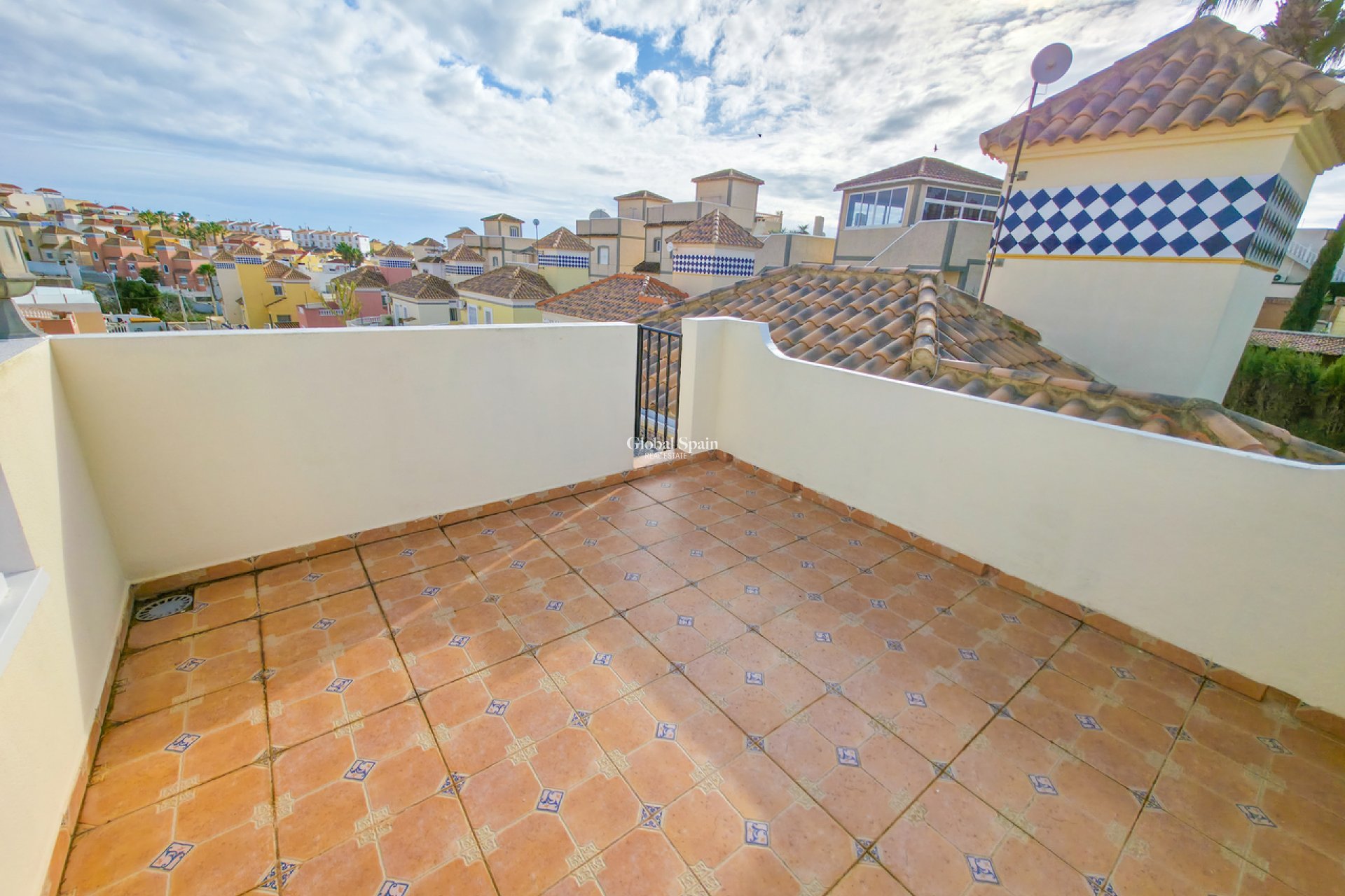 Resale - VILLA -
VILLAMARTÍN - Costa Blanca
