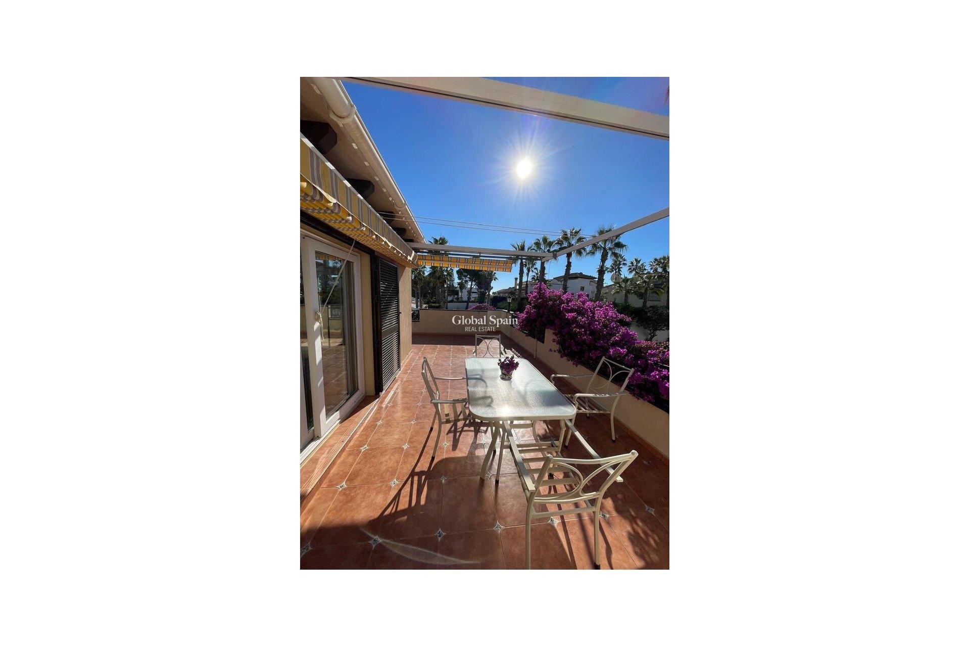 Resale - VILLA -
VILLAMARTÍN - Costa Blanca
