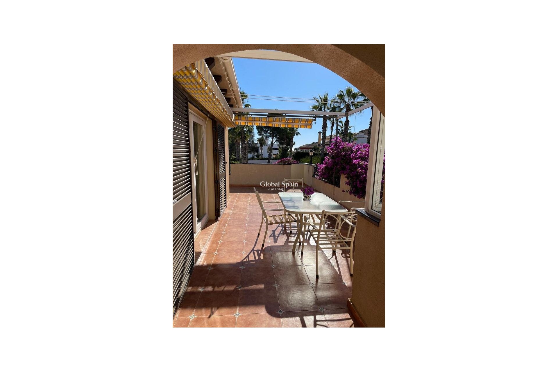 Resale - VILLA -
VILLAMARTÍN - Costa Blanca