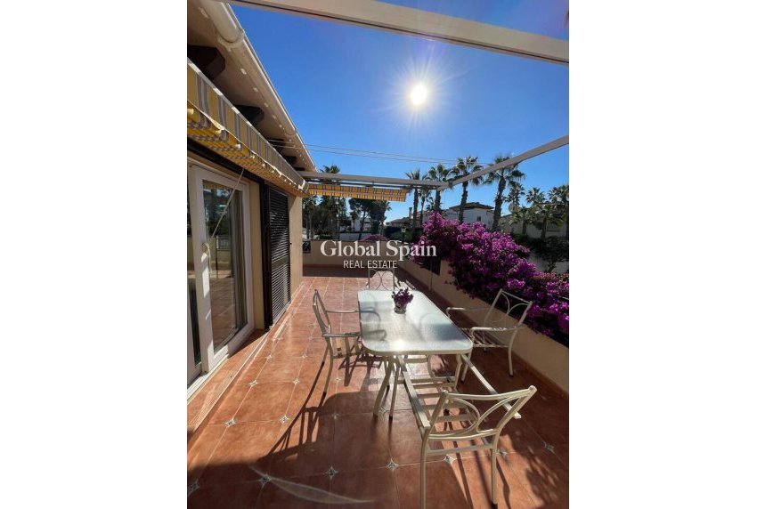 Resale - VILLA -
VILLAMARTÍN - Costa Blanca