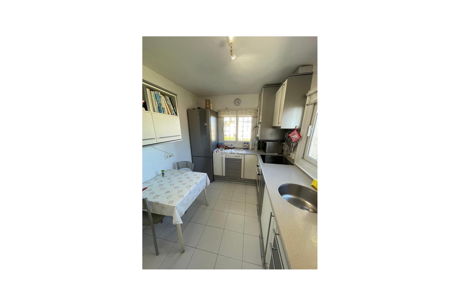 Resale - VILLA -
VILLAMARTÍN - Costa Blanca