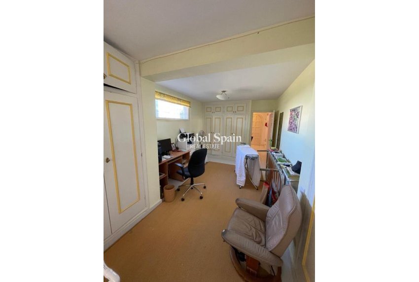 Resale - VILLA -
VILLAMARTÍN - Costa Blanca