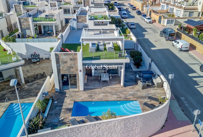 Resale - VILLA -
VILLAMARTÍN - Costa Blanca