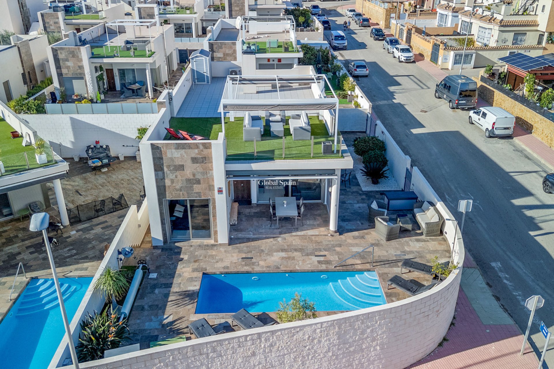 Resale - VILLA -
VILLAMARTÍN - Costa Blanca