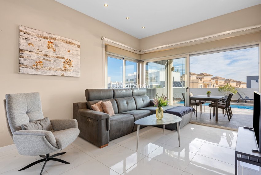 Resale - VILLA -
VILLAMARTÍN - Costa Blanca