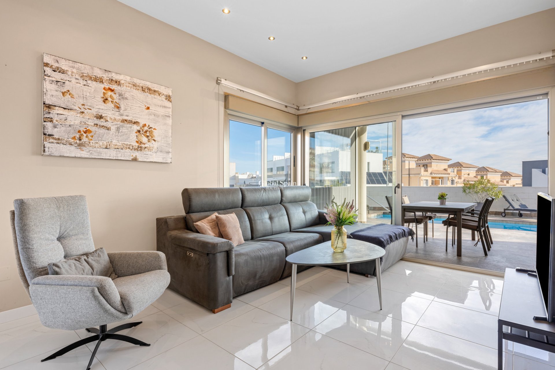 Resale - VILLA -
VILLAMARTÍN - Costa Blanca