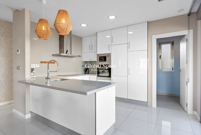 Resale - VILLA -
VILLAMARTÍN - Costa Blanca