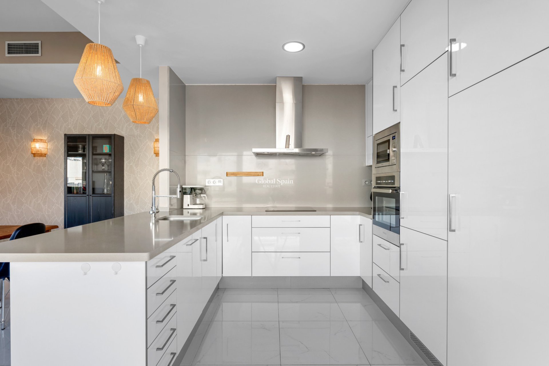 Resale - VILLA -
VILLAMARTÍN - Costa Blanca