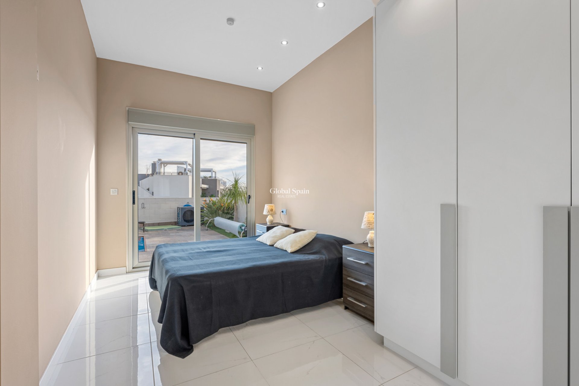 Resale - VILLA -
VILLAMARTÍN - Costa Blanca