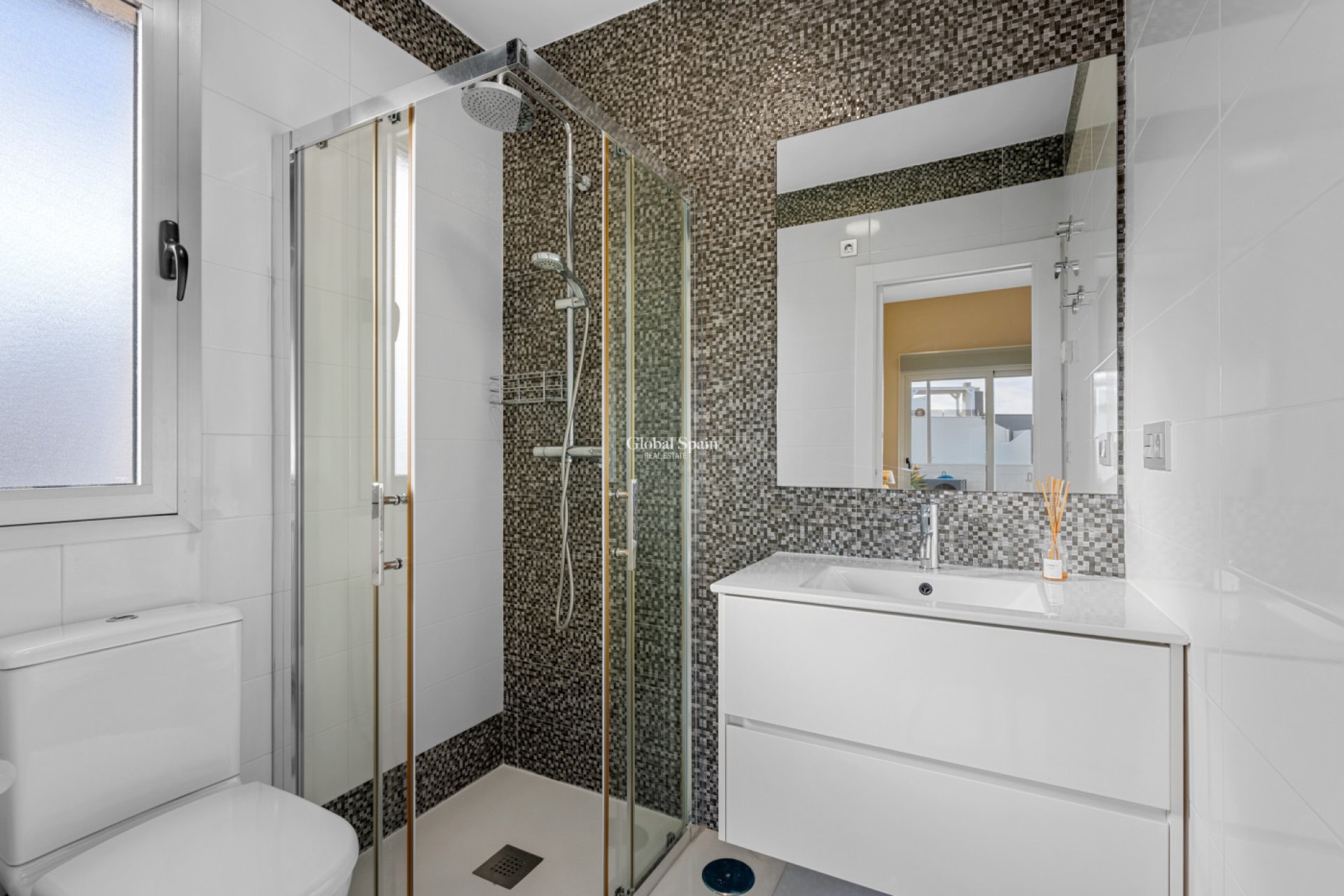 Resale - VILLA -
VILLAMARTÍN - Costa Blanca