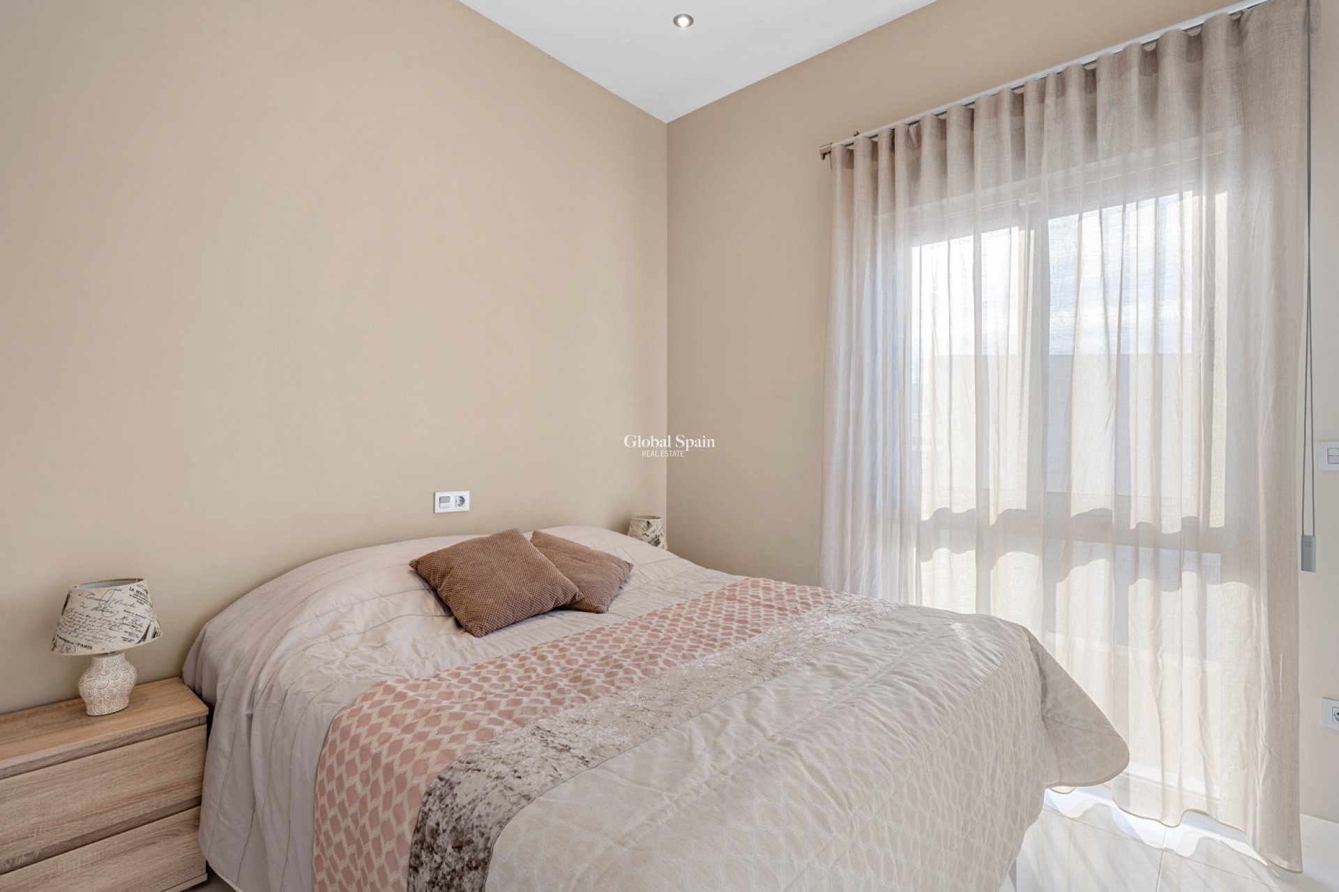 Resale - VILLA -
VILLAMARTÍN - Costa Blanca