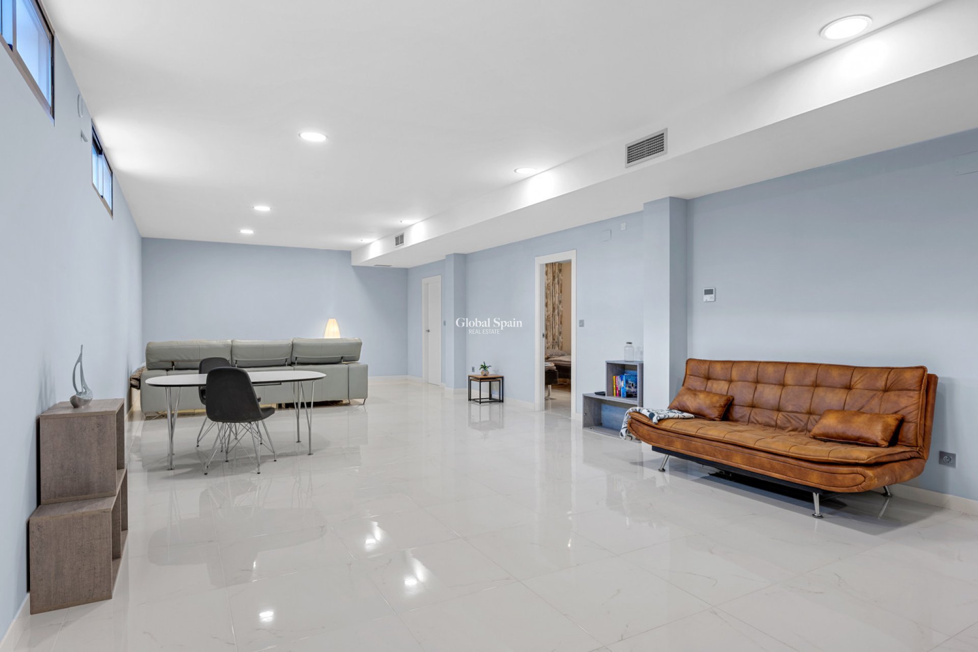 Resale - VILLA -
VILLAMARTÍN - Costa Blanca