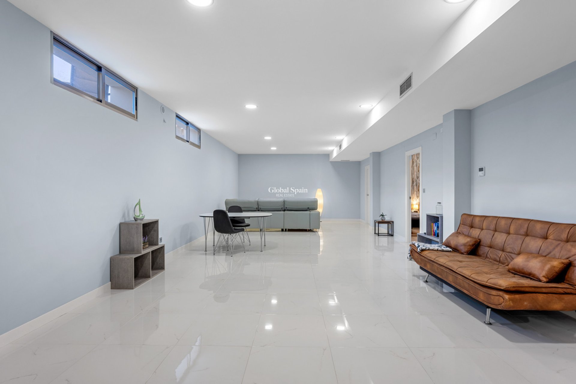 Resale - VILLA -
VILLAMARTÍN - Costa Blanca