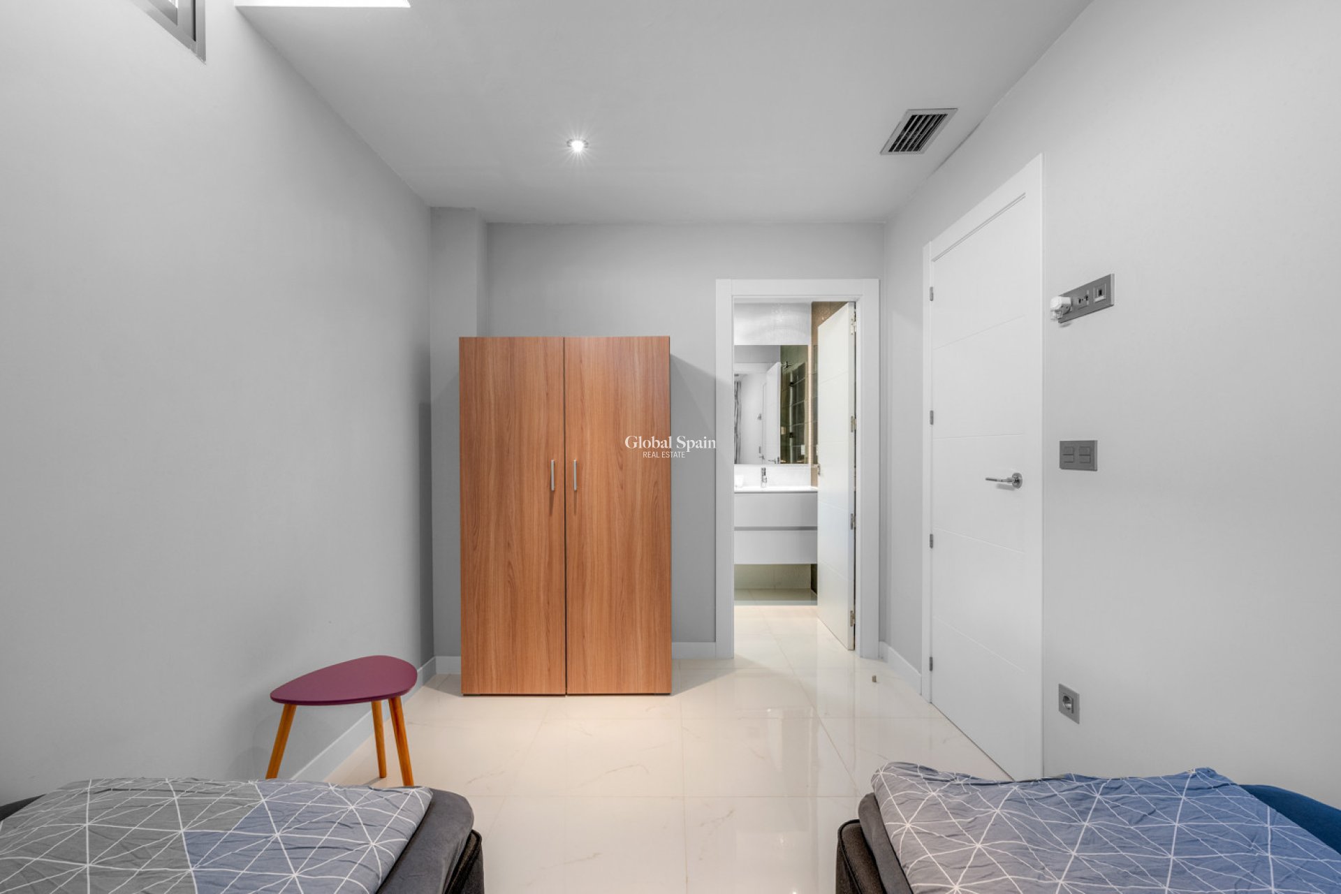 Resale - VILLA -
VILLAMARTÍN - Costa Blanca