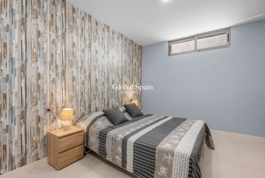 Resale - VILLA -
VILLAMARTÍN - Costa Blanca