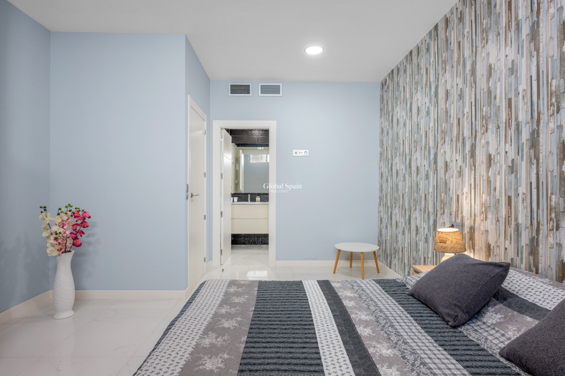 Resale - VILLA -
VILLAMARTÍN - Costa Blanca