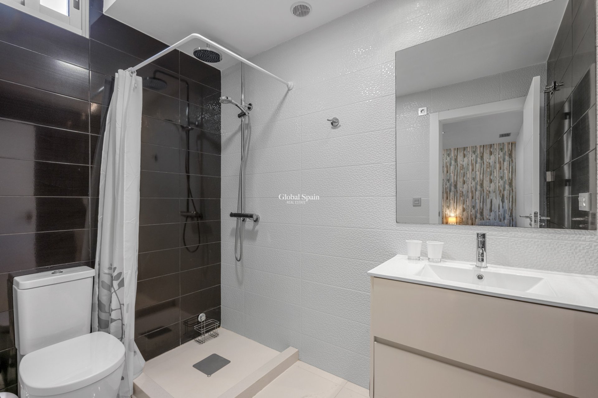 Resale - VILLA -
VILLAMARTÍN - Costa Blanca