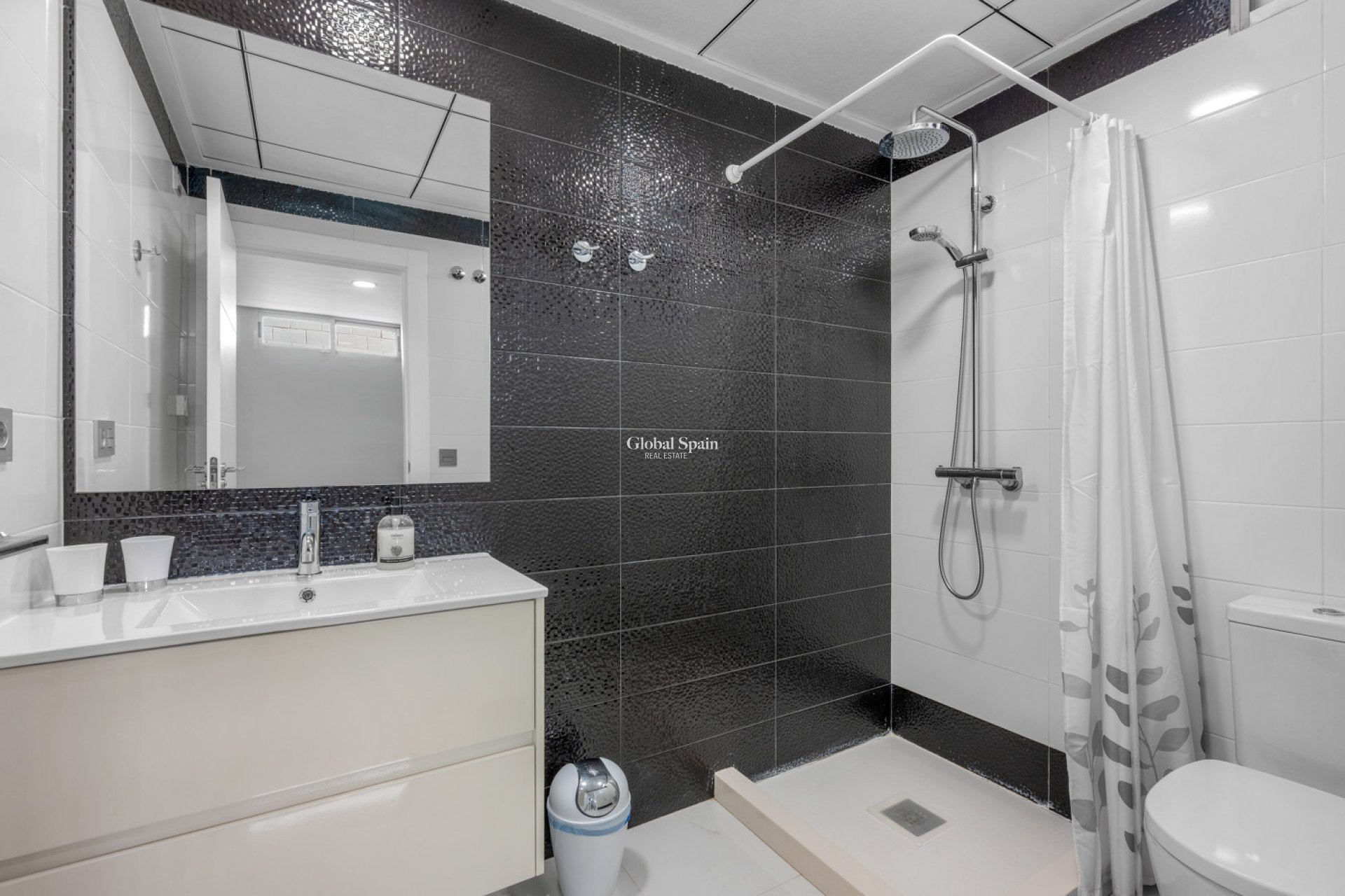 Resale - VILLA -
VILLAMARTÍN - Costa Blanca