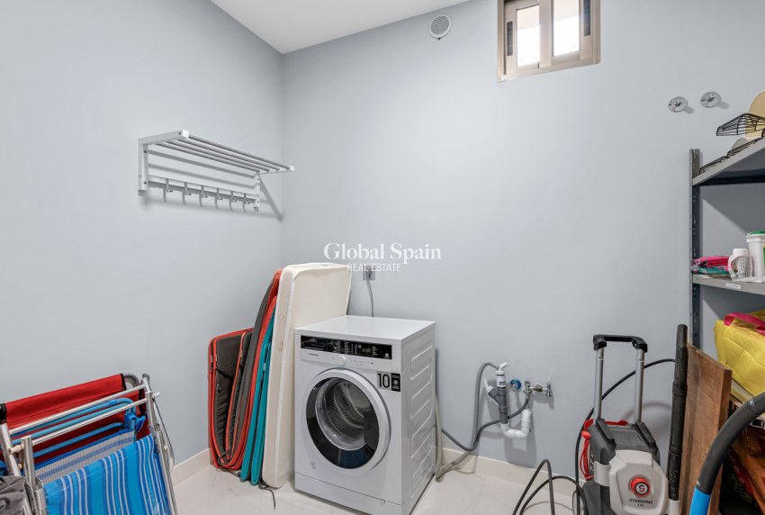 Resale - VILLA -
VILLAMARTÍN - Costa Blanca