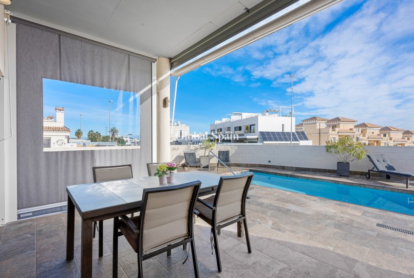 Resale - VILLA -
VILLAMARTÍN - Costa Blanca