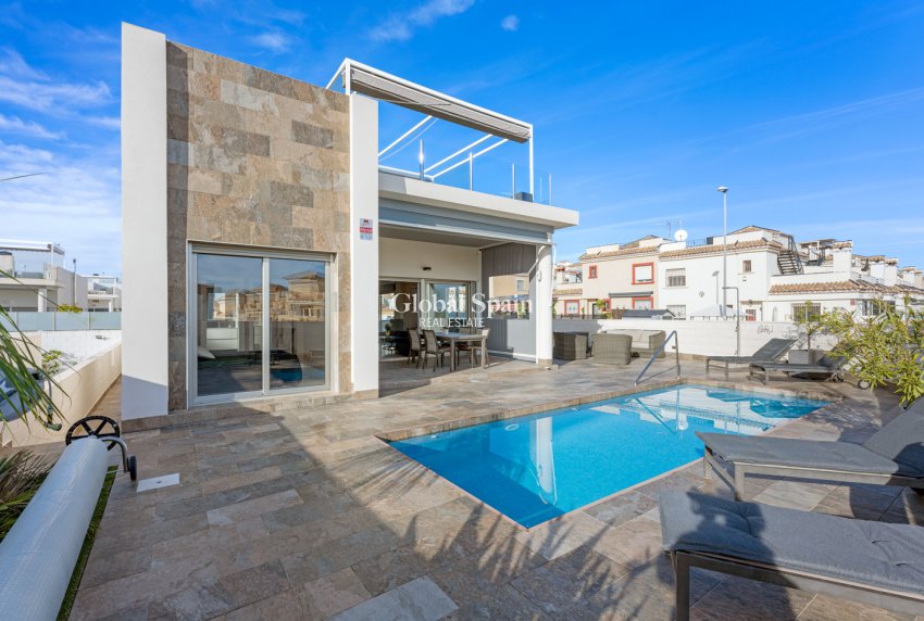 Resale - VILLA -
VILLAMARTÍN - Costa Blanca