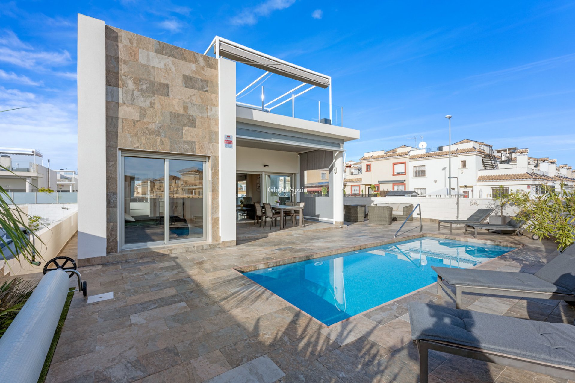 Resale - VILLA -
VILLAMARTÍN - Costa Blanca