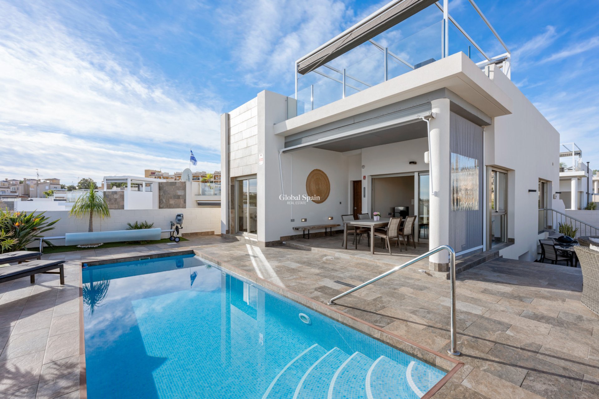 Resale - VILLA -
VILLAMARTÍN - Costa Blanca