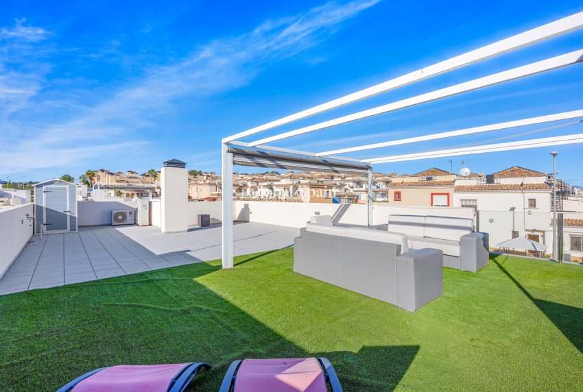 Resale - VILLA -
VILLAMARTÍN - Costa Blanca