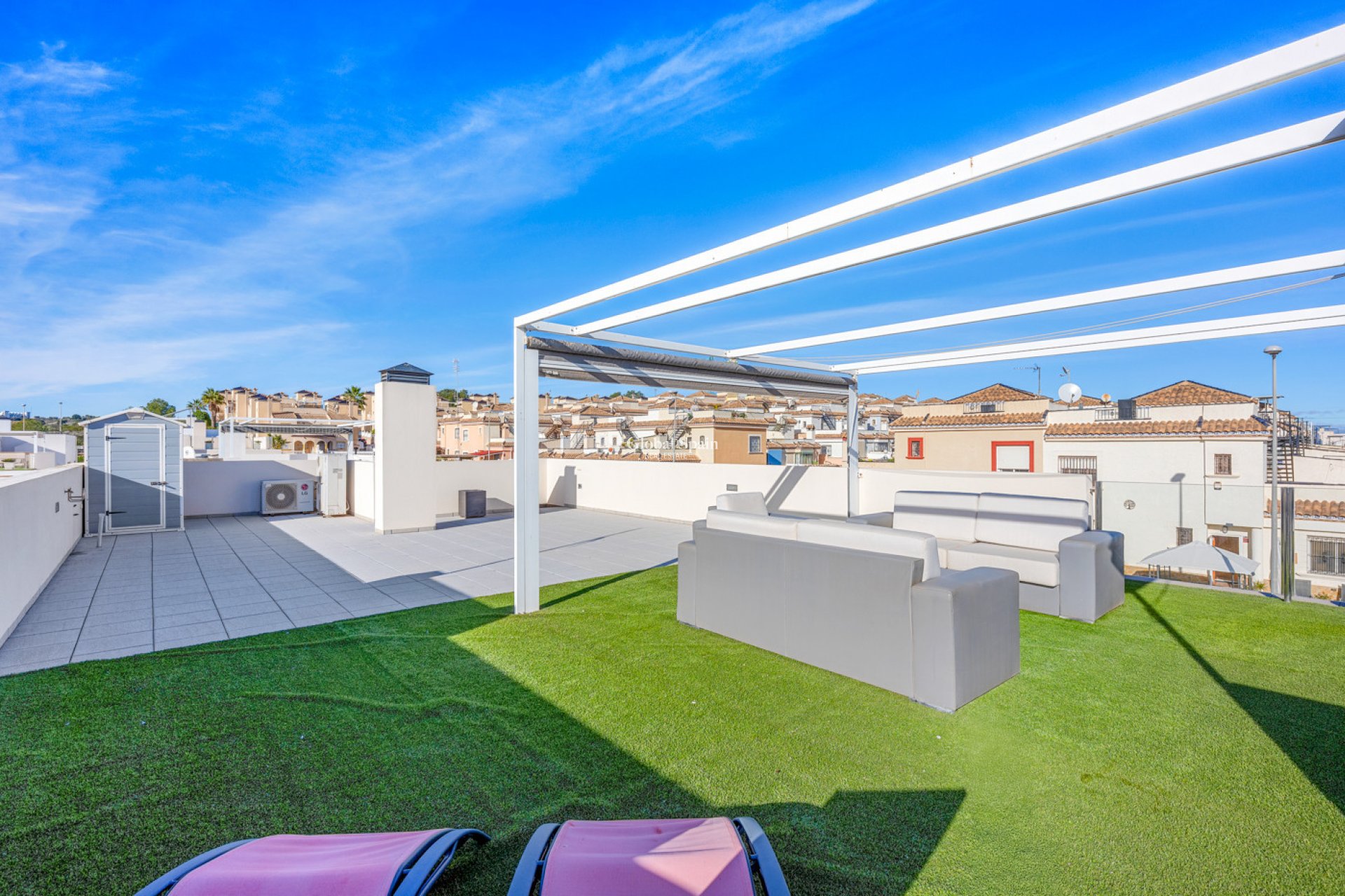 Resale - VILLA -
VILLAMARTÍN - Costa Blanca