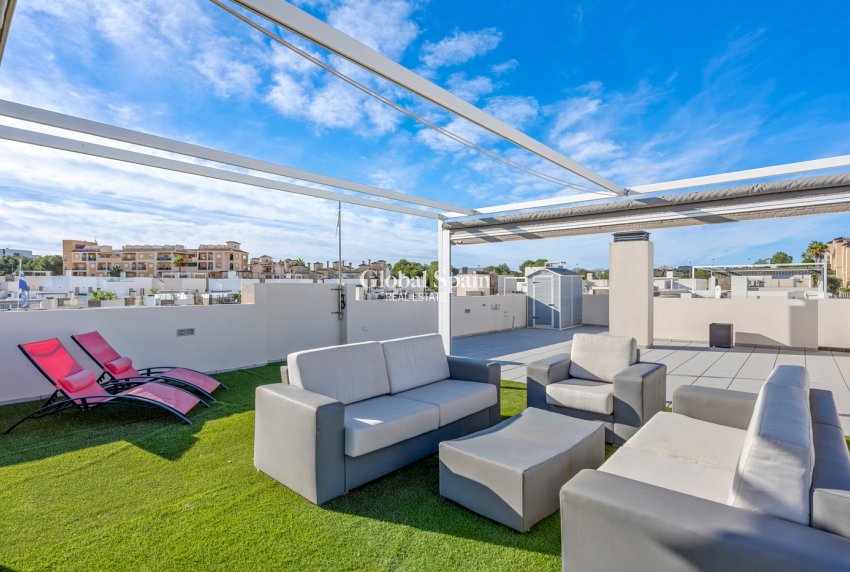 Resale - VILLA -
VILLAMARTÍN - Costa Blanca