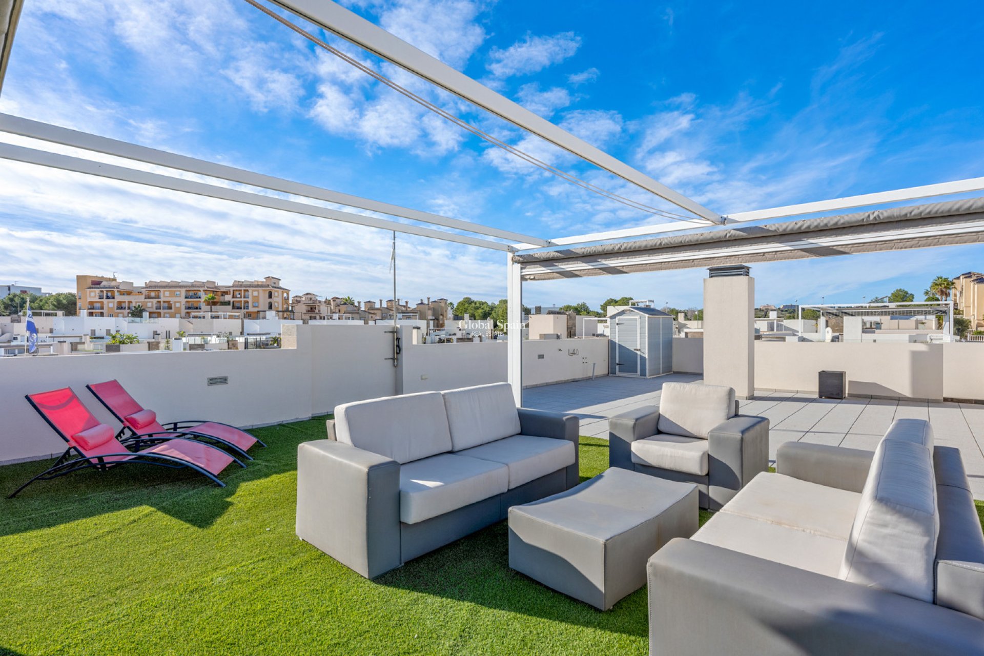 Resale - VILLA -
VILLAMARTÍN - Costa Blanca