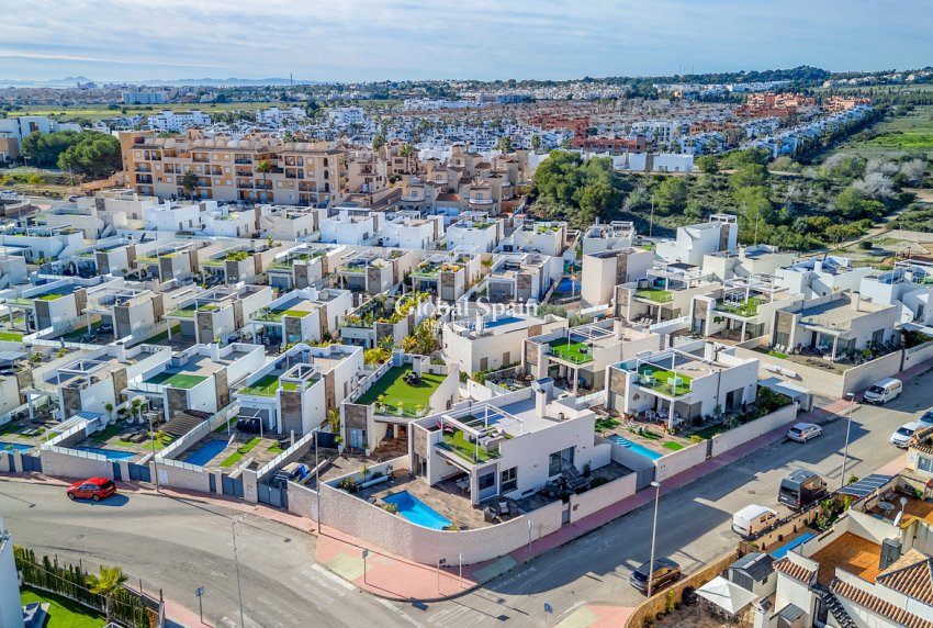 Resale - VILLA -
VILLAMARTÍN - Costa Blanca