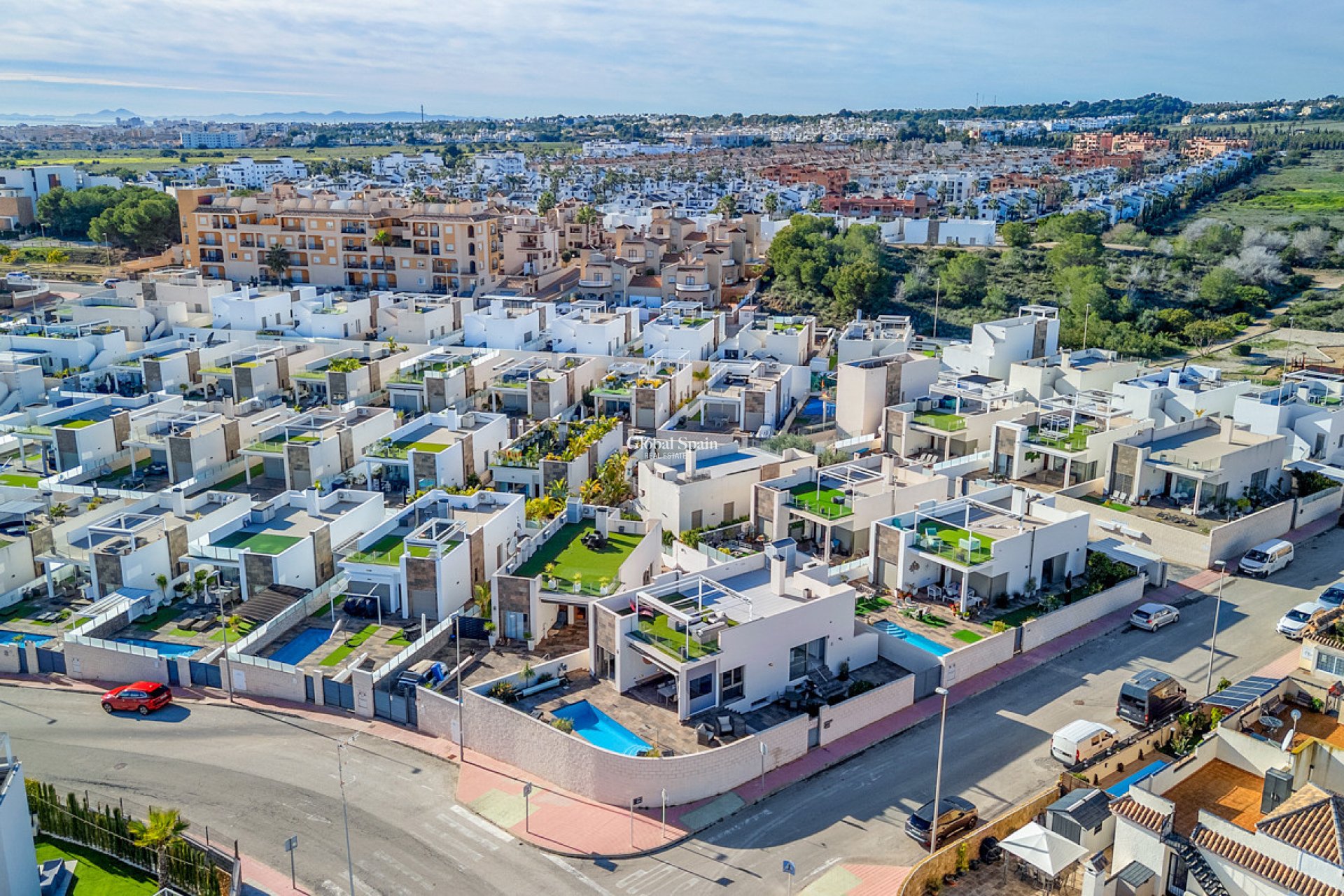 Resale - VILLA -
VILLAMARTÍN - Costa Blanca