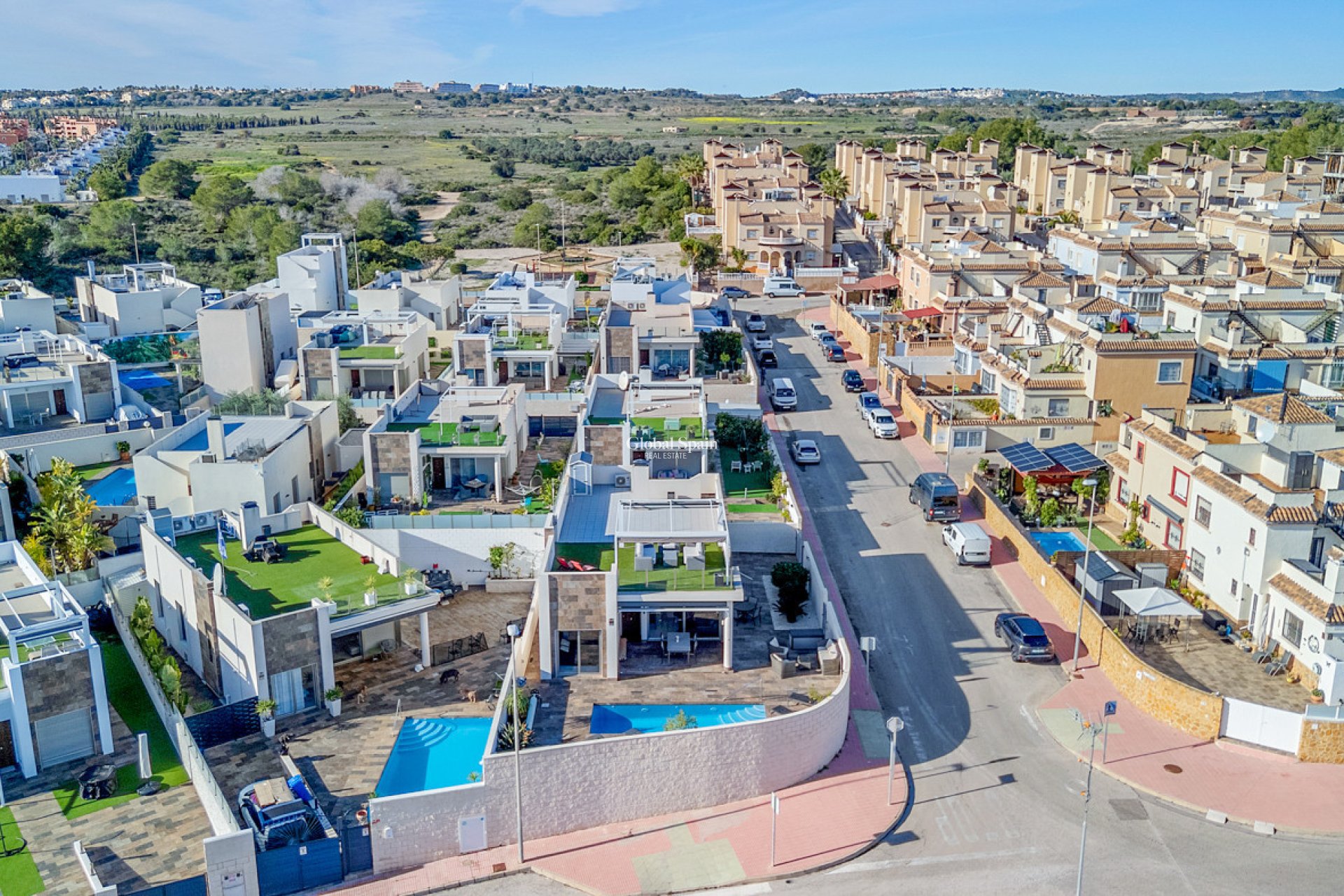 Resale - VILLA -
VILLAMARTÍN - Costa Blanca