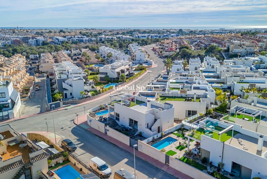 Resale - VILLA -
VILLAMARTÍN - Costa Blanca