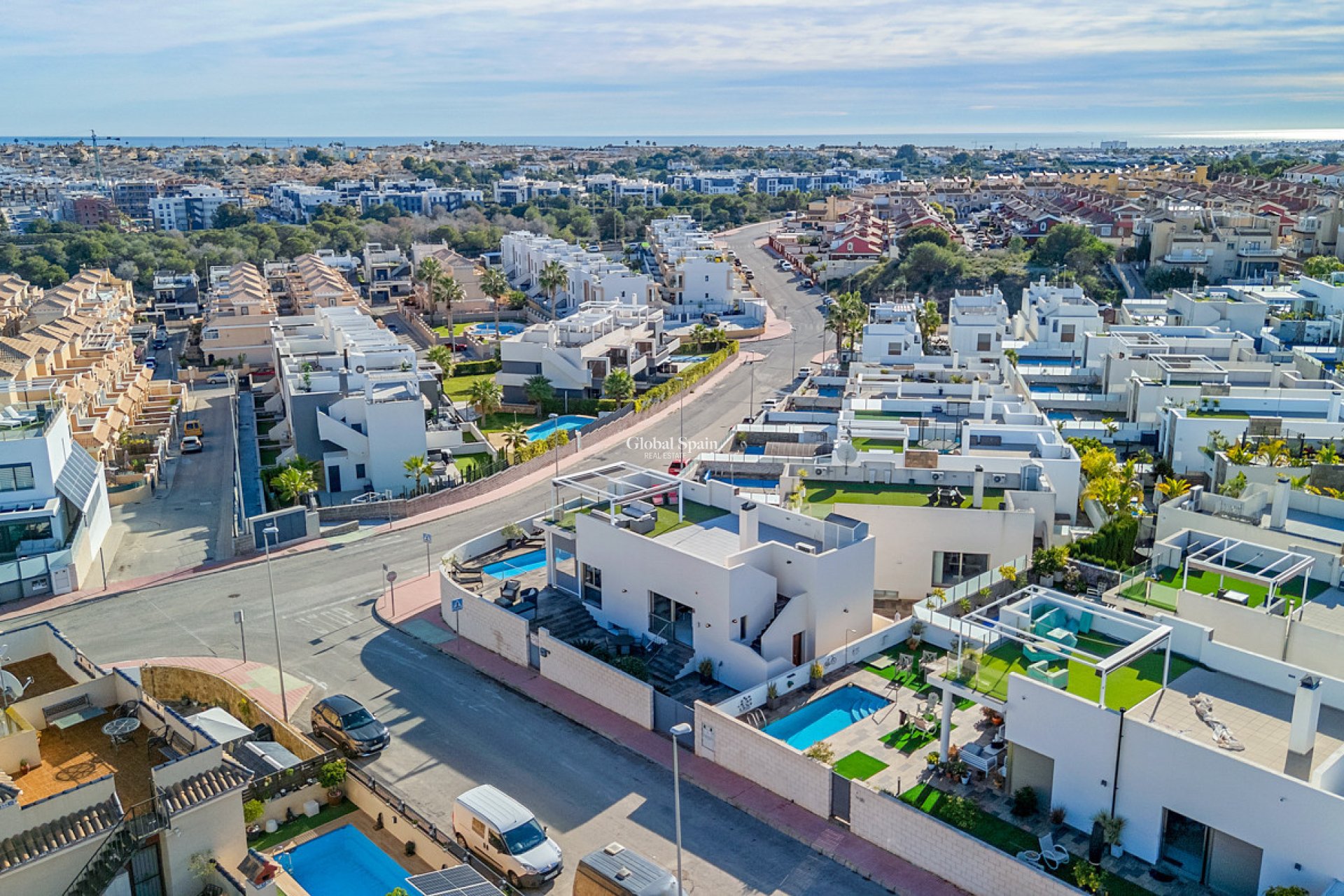 Resale - VILLA -
VILLAMARTÍN - Costa Blanca