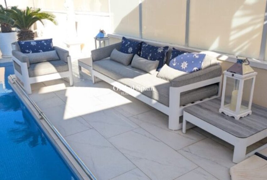 Resale - VILLA -
VILLAMARTÍN - Costa Blanca