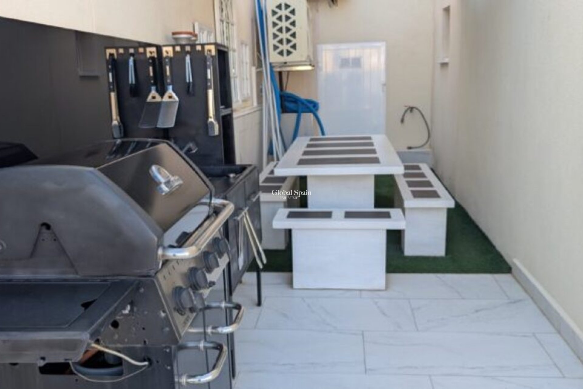 Resale - VILLA -
VILLAMARTÍN - Costa Blanca