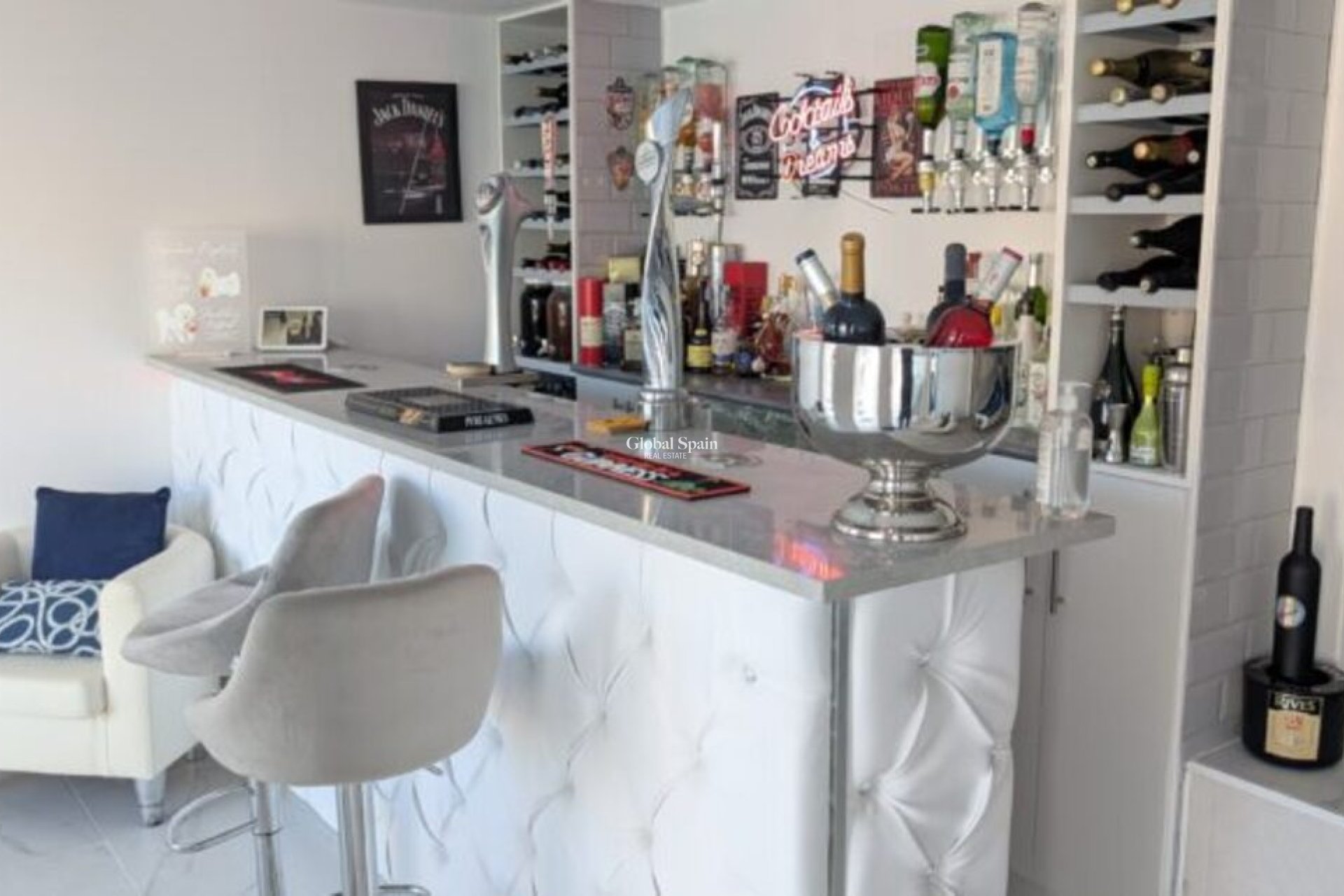 Resale - VILLA -
VILLAMARTÍN - Costa Blanca