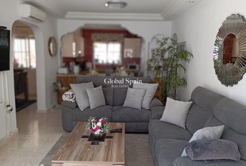 Resale - VILLA -
VILLAMARTÍN - Costa Blanca