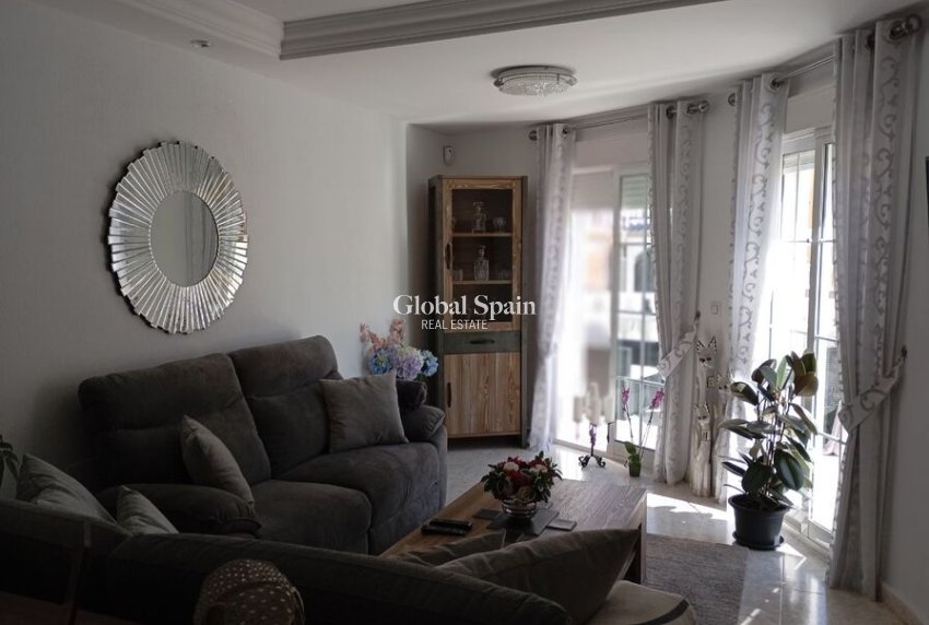 Resale - VILLA -
VILLAMARTÍN - Costa Blanca