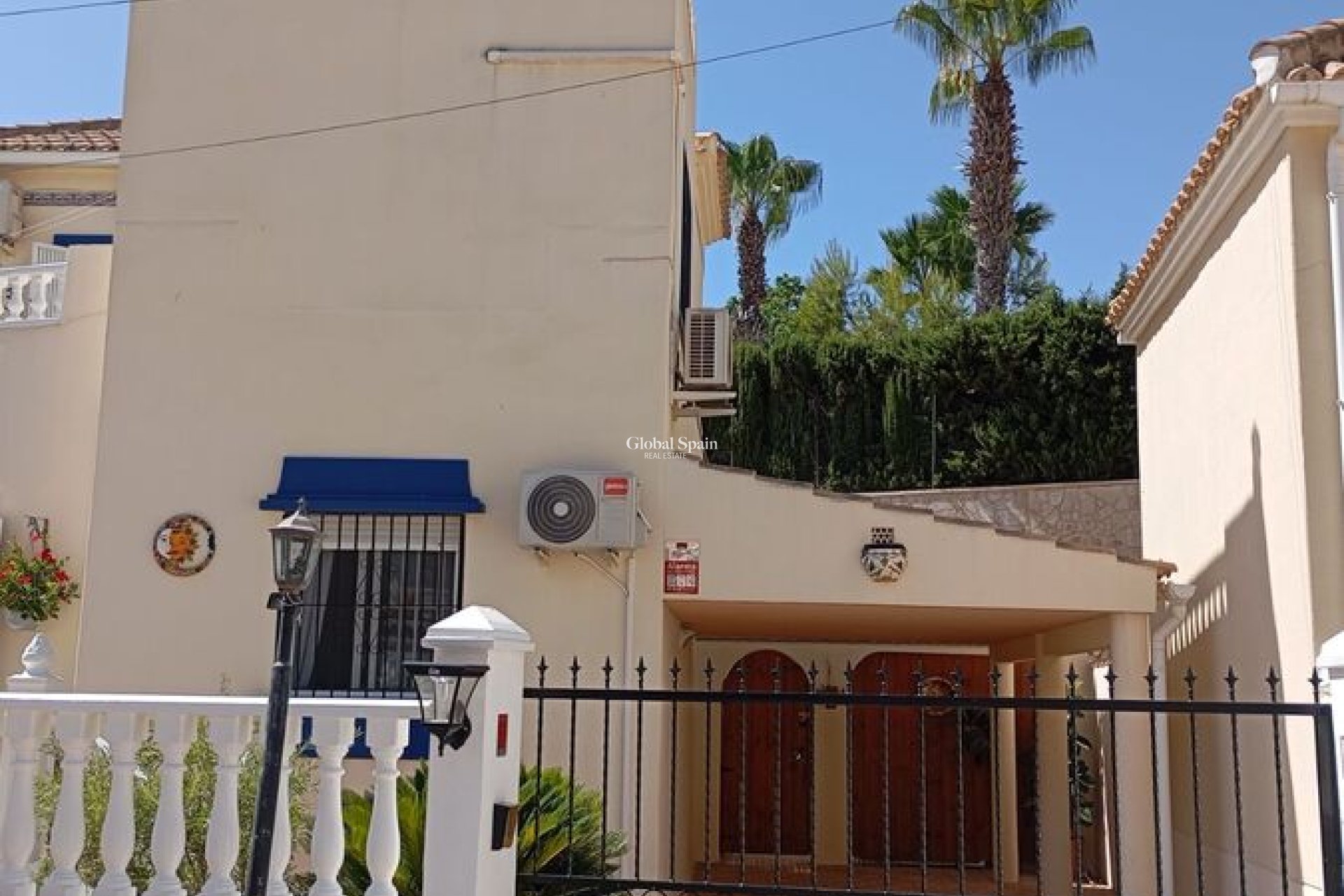 Resale - VILLA -
VILLAMARTÍN - Costa Blanca