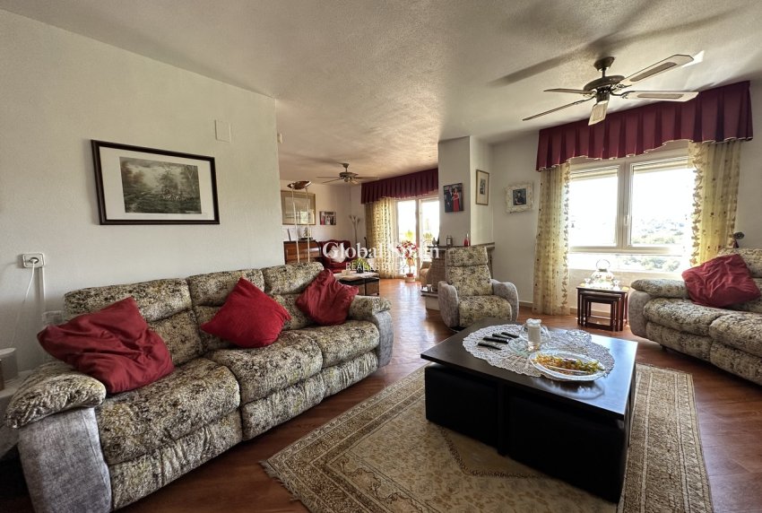 Resale - VILLA -
VILLAMARTÍN - Costa Blanca