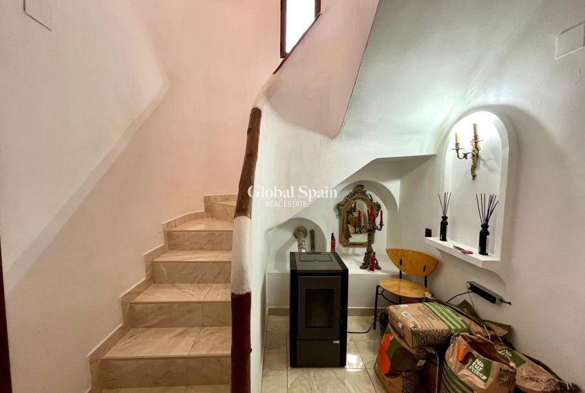 Resale - VILLA -
VILLAMARTÍN - Costa Blanca