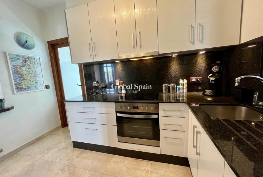 Resale - VILLA -
VILLAMARTÍN - Costa Blanca