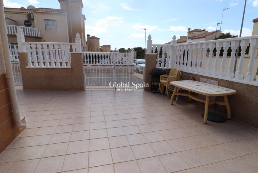 Resale - VILLA -
VILLAMARTÍN - Costa Blanca