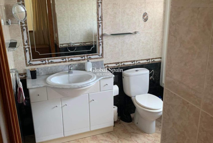 Resale - VILLA -
VILLAMARTÍN - Costa Blanca