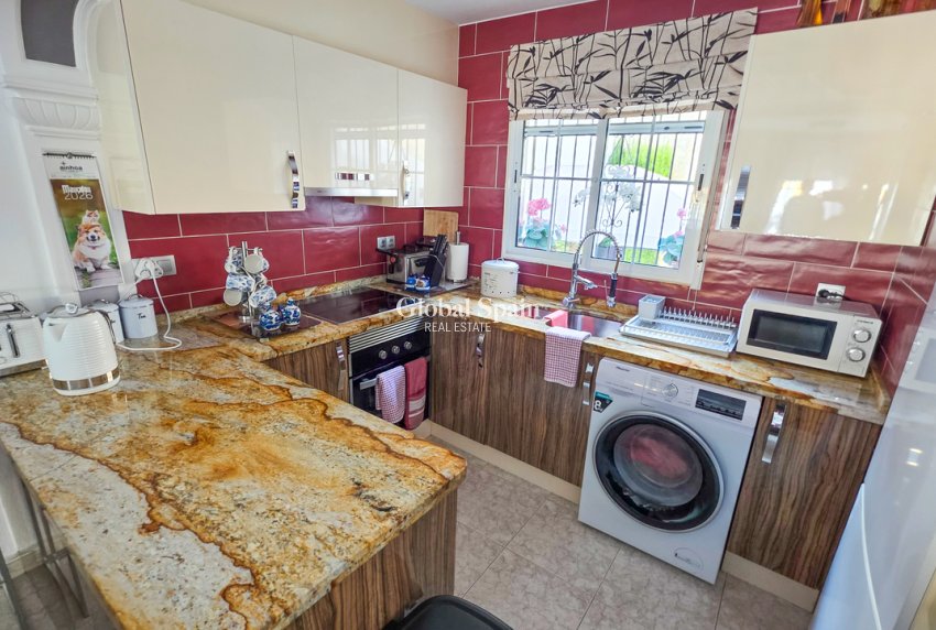 Resale - VILLA -
VILLAMARTÍN - Costa Blanca